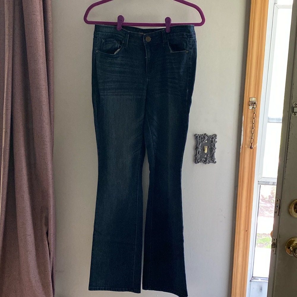 Dark blue jeans, Kardashian Kollection Premium Denim, Khloe curvy slim boot.